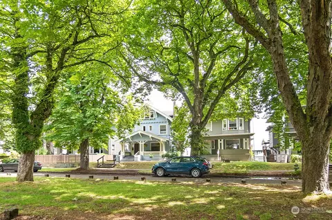 5034 17th Ave NE, Seattle, WA 98105