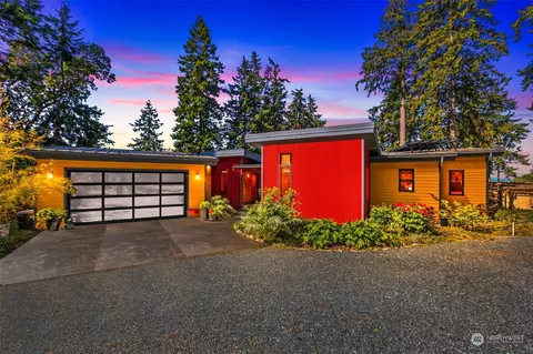 576 Bush Point Rd, Freeland, WA 98249