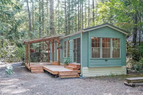 470 N Mt Jupiter Dr, Hoodsport, WA 98548