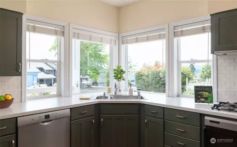 2348 E 18th St, Bremerton, WA 98310 photo 8