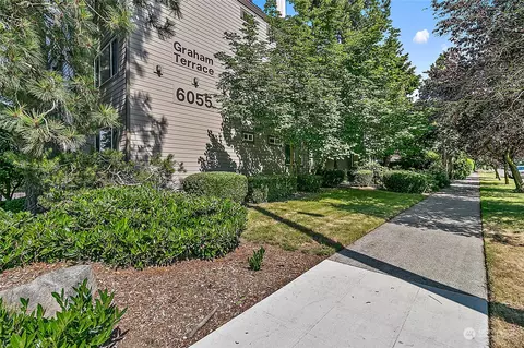 6055 35th Ave SW #208, Seattle, WA 98126