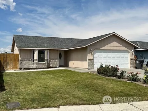 875 E Sagewood St, Othello, WA 99344