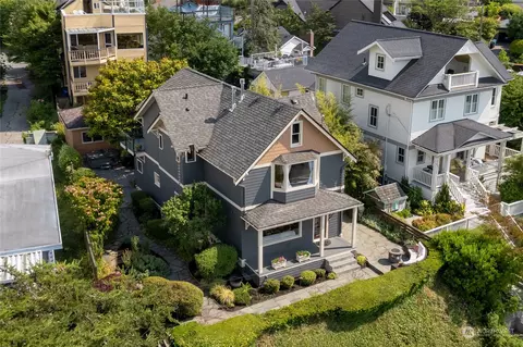 6626 E Green Lake Way N, Seattle, WA 98103