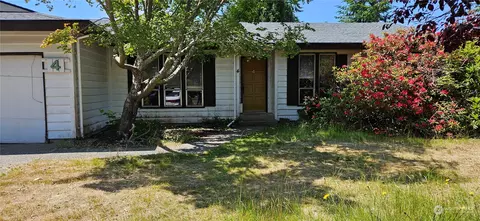 4 Trinity Pl, Cosmopolis, WA 98537