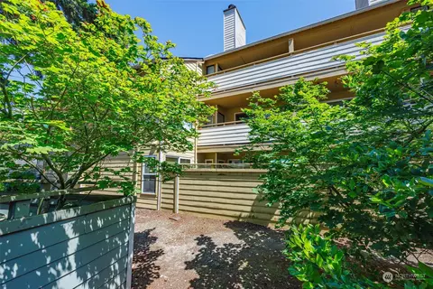 2522 S 317th St #305, Federal Way, WA 98003