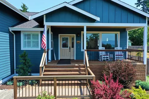 5637 Eveningside Ln, Freeland, WA 98249