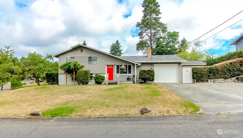 2313 Oak Dr, Steilacoom, WA 98388