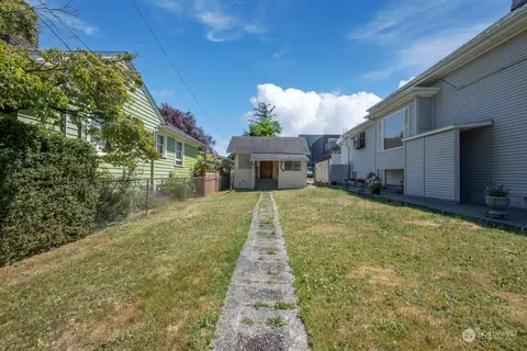 309 N 74th St, Seattle, WA 98103