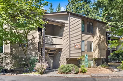 19123 Ballinger Way NE #302, Lake Forest Park, WA 98155