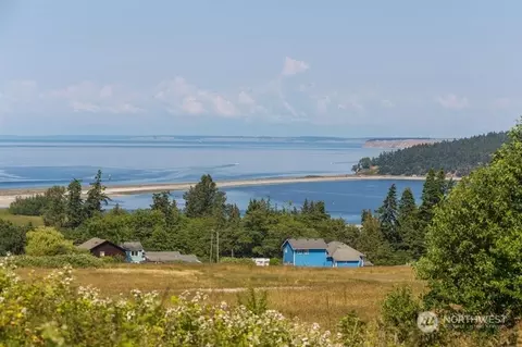 681 Spyglass Ln, Sequim, WA 98382