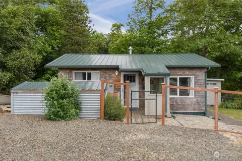 5 Sunset Rd, Bay Center, WA 98527