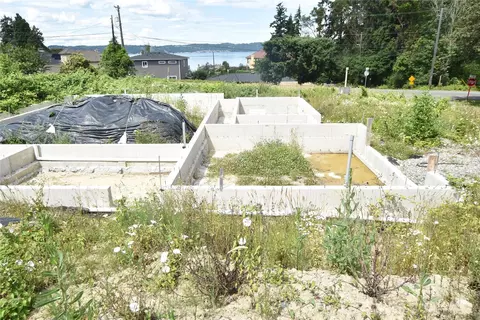 8633 E Side Dr NE, Tacoma, WA 98422