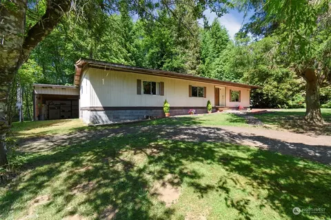 243 Greenwood Rd, Cathlamet, WA 98612