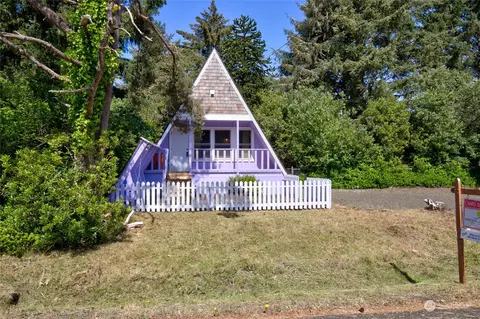 183 S Oar Loop SW, Ocean Shores, WA 98569