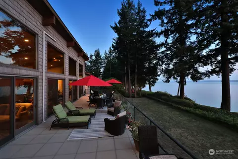 3186 Eaglecrest Ln, Clinton, WA 98236