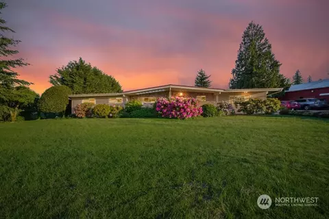 22121 SE 424th St, Enumclaw, WA 98022