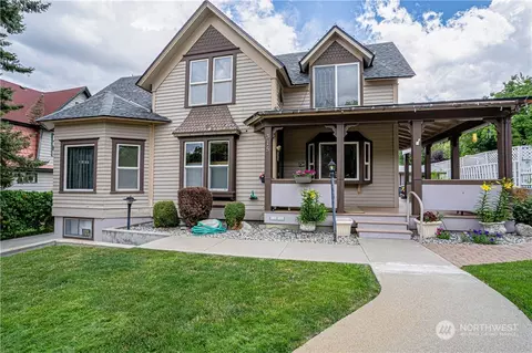 315 S 2nd St, Chelan, WA 98816