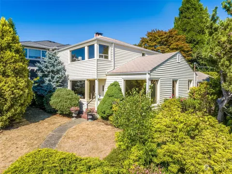 2602 29th Ave W, Seattle, WA 98199