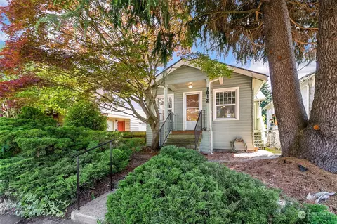 7012 Linden Ave N, Seattle, WA 98103