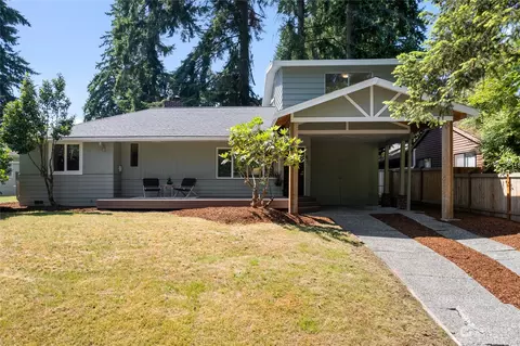 617 NE 204th St, Shoreline, WA 98155