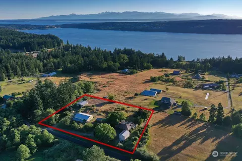 4630 Upper Harbor Dr, Freeland, WA 98249