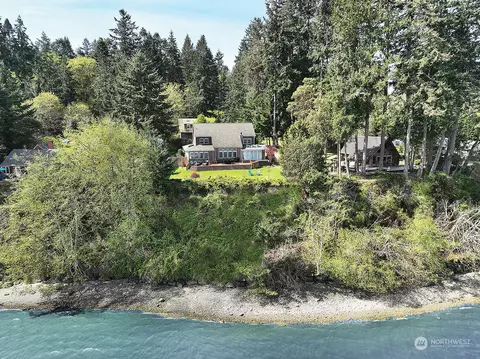 9202 Harbor Dr, Vashon, WA 98070
