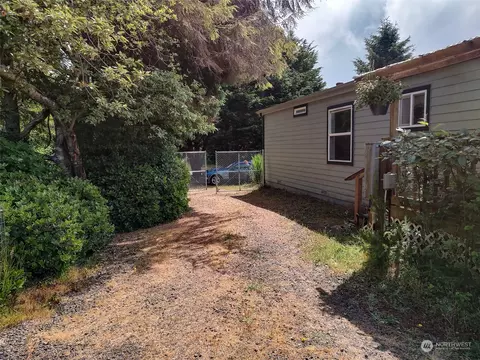 687 Chenois Ave NE, Ocean Shores, WA 98569