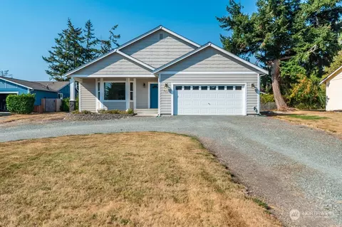 947 Carl Ave, Oak Harbor, WA 98277