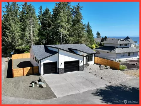 824 Mt St Helens Loop SE, Ocean Shores, WA 98569