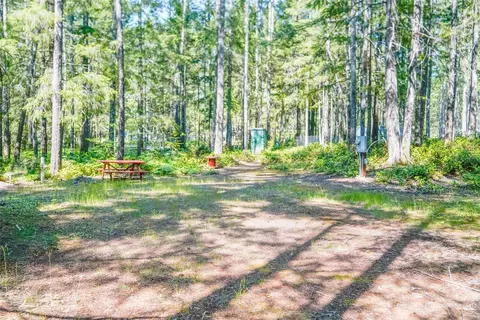 81 N White Way Ln, Hoodsport, WA 98548