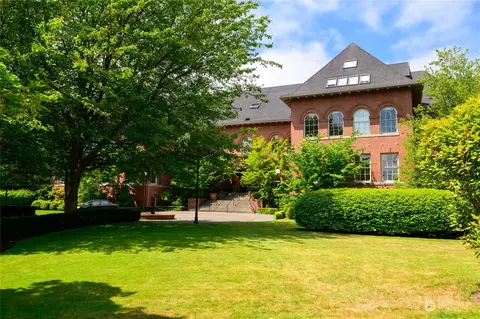 1401 5th Ave W #203, Seattle, WA 98119