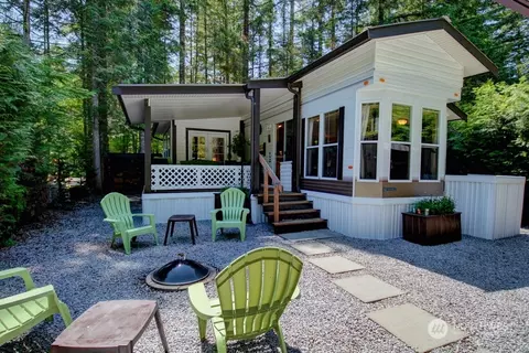 34 Branch Cir, Deming, WA 98244