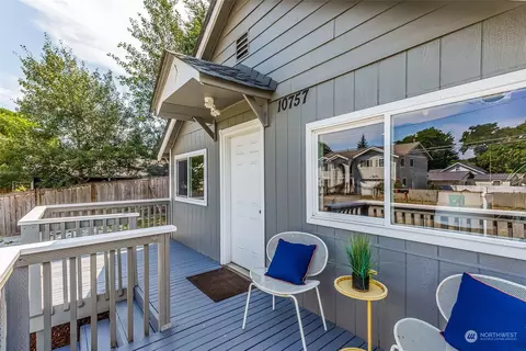 10757 18th Ave SW, Seattle, WA 98146