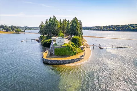 2942 Steamboat Island Loop NW, Olympia, WA 98502