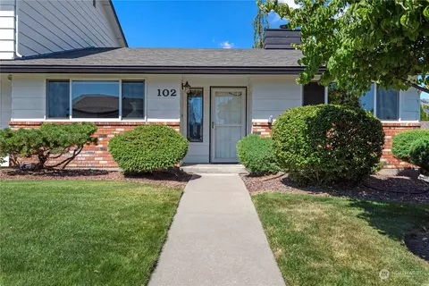 102 Quail Run Blvd, Wenatchee, WA 98801