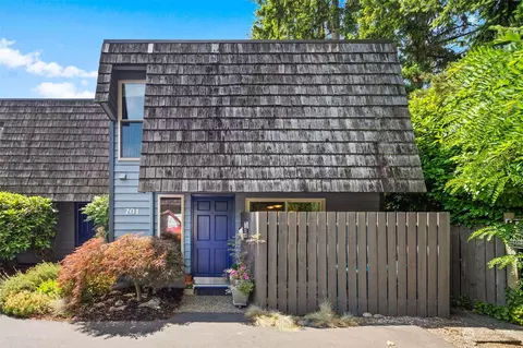 720 141st Ln SE #701, Bellevue, WA 98007