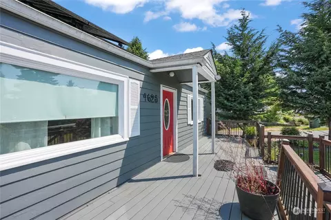 4625 Seahurst Ave, Everett, WA 98203 photo 2