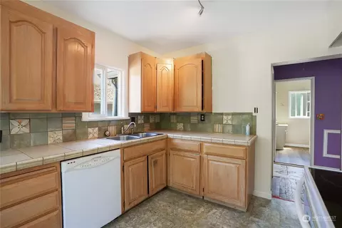 4625 Seahurst Ave, Everett, WA 98203 photo 5