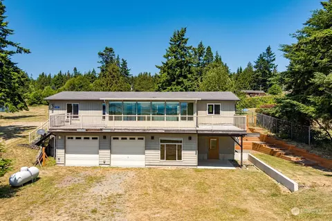 630 W Wanamaker Rd, Coupeville, WA 98239