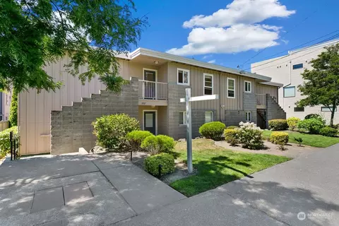 3707 60th Ave SW #2, Seattle, WA 98116