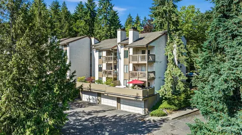10415 32nd Pl #E102, Bellevue, WA 98004