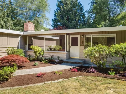 3703 NE 180th St, Lake Forest Park, WA 98155