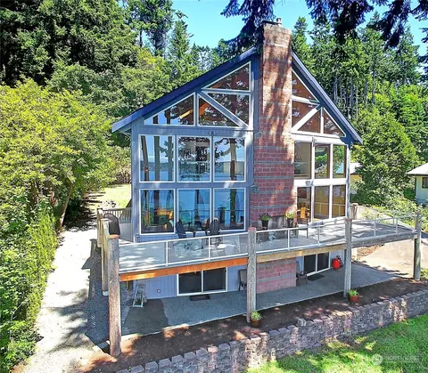 4854 S Camano Dr, Camano Island, WA 98282