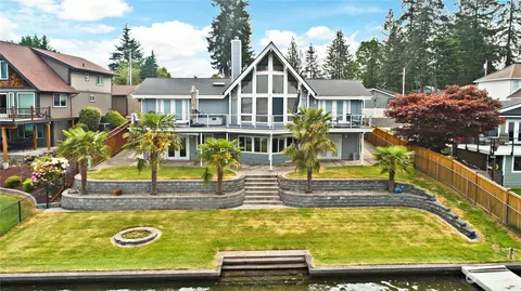 4613 N Island Dr E, Bonney Lake, WA 98391