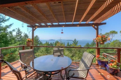 214 Walker Dr, Eastsound, WA 98245