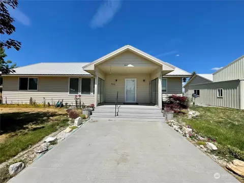 416 E Locust St, Coulee City, WA 99115