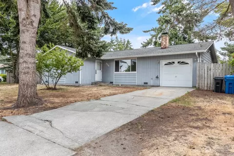 924 SW London Ter, Oak Harbor, WA 98277