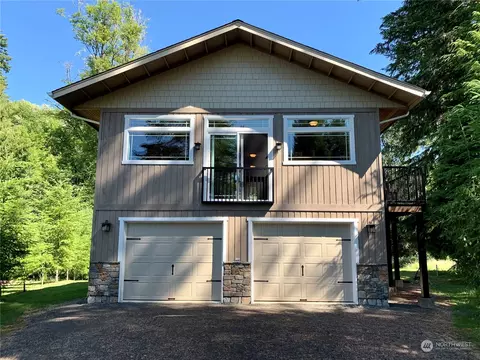 109 Silver Ln, Silver Creek, WA 98585