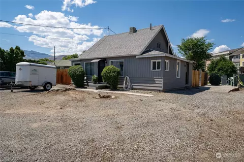 102 Island View Dr, Wenatchee, WA 98801