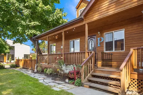 911 N 31st St, Renton, WA 98056
